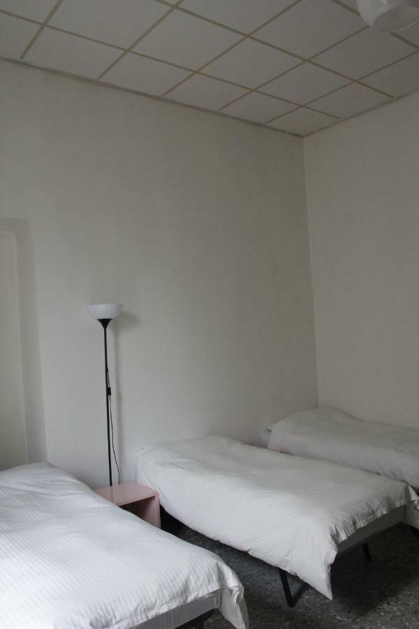 1bed In Basic 8 Bed Mixed Dorm Guest house Naples